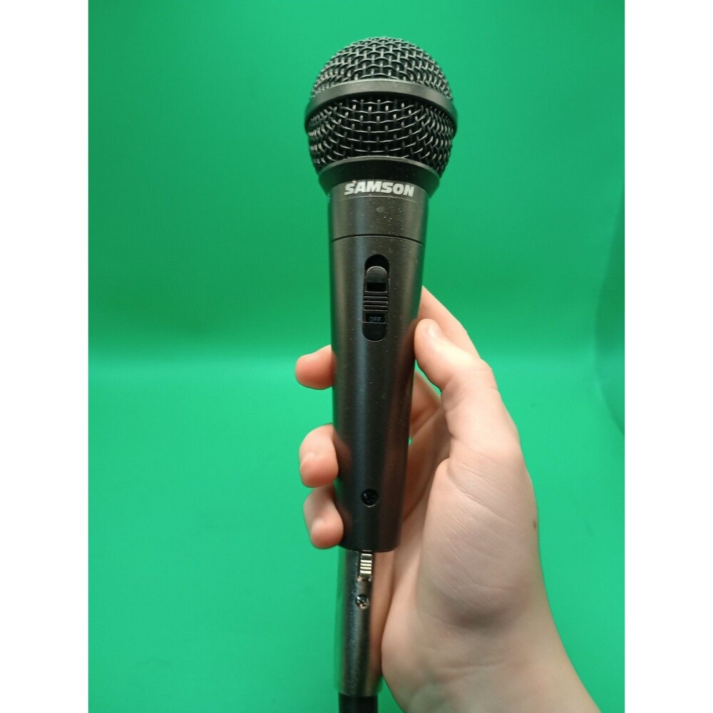 Samson R31S Microphone with Livewire 15ft Essential Cable